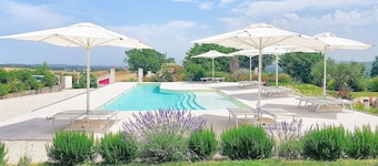 Casa Mortella D: A graceful apartment that is part of an ancient manor house, with Free WI-FI.