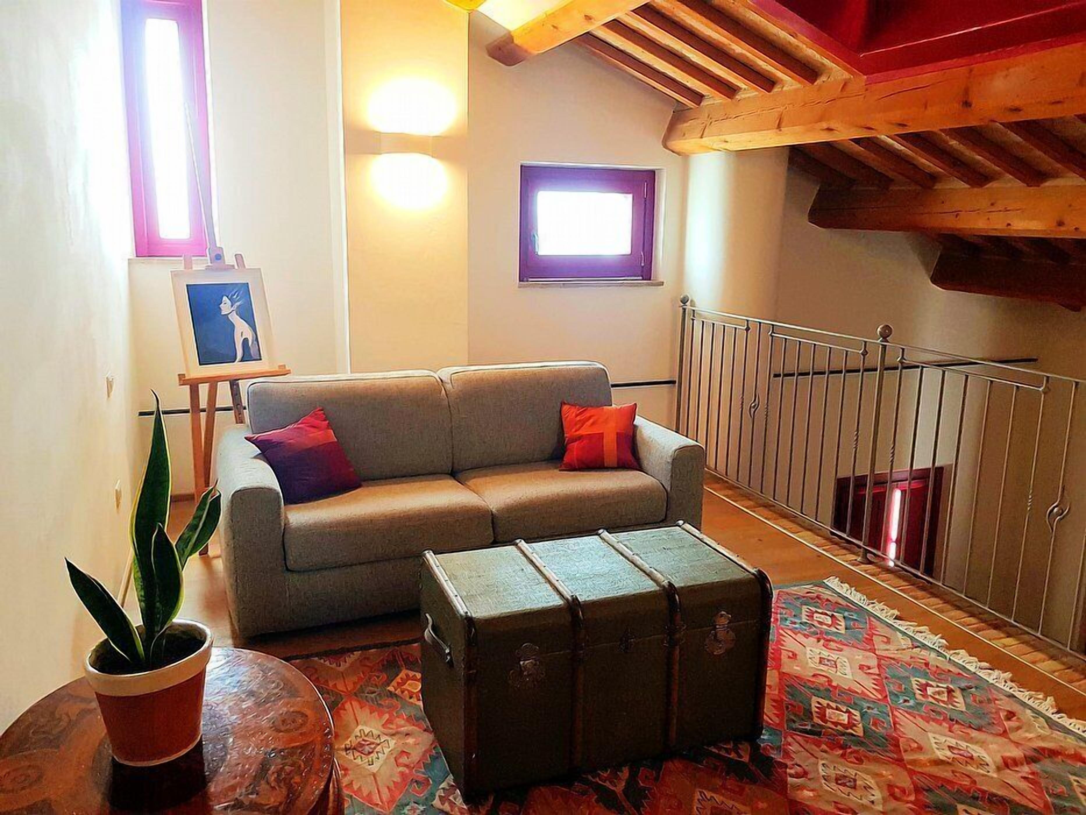 Casa Mortella E: A Graceful Two-story Apartment That Is Part Of An Ancient Manor House, With Free Wi-fi. - Jesi