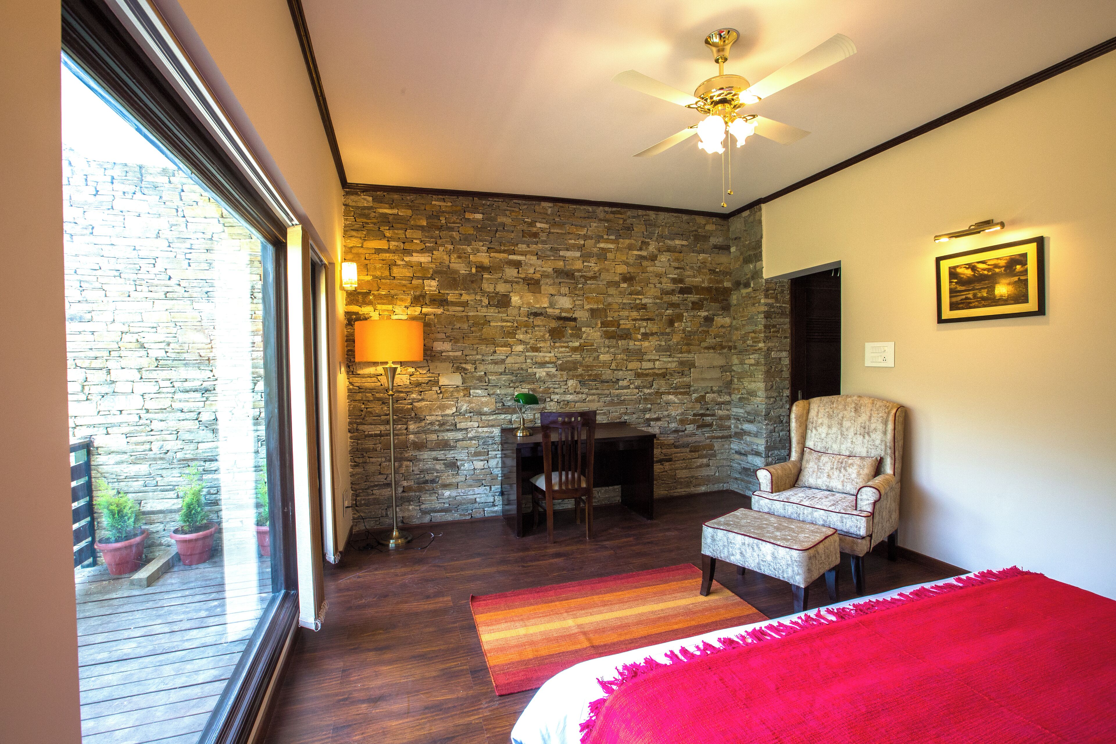 Luxury Suite, Mountain View | Desk, laptop workspace, free WiFi