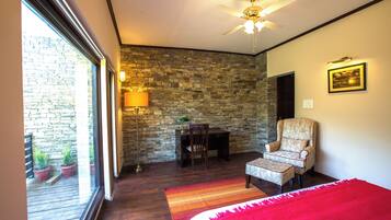 Luxury Suite, Mountain View | Desk, laptop workspace, free WiFi