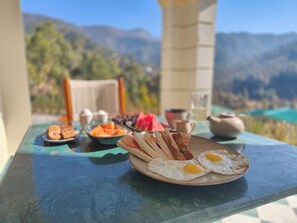 Petit déjeuner préparé à la commande compris tous les jours