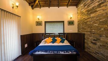 Luxury Suite, Mountain View | Desk, laptop workspace, free WiFi