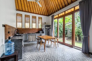 Villa, 1 Bedroom, Private Pool | Ruang makan