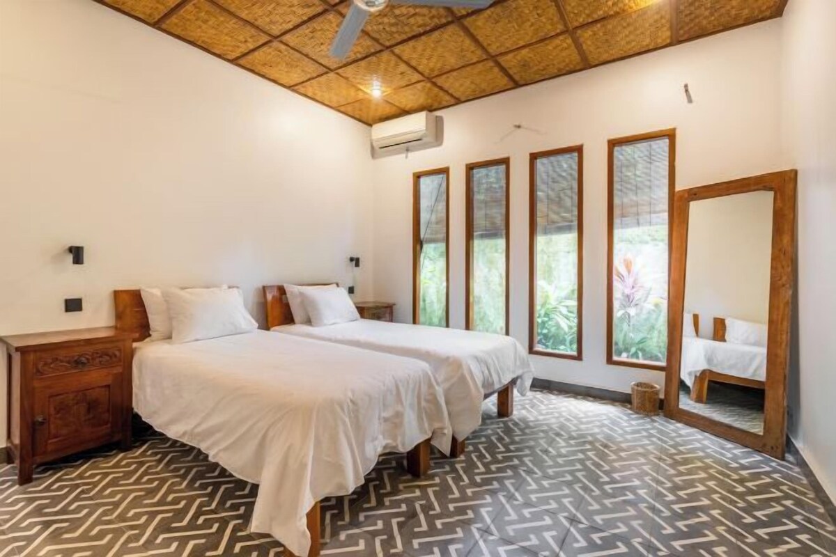 Laptop workspace, iron/ironing board, WiFi (free), bed sheets
