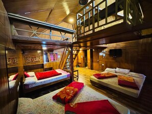 Quarto grand | Roupas de cama premium, quartos à prova de som, Wi-Fi de cortesia