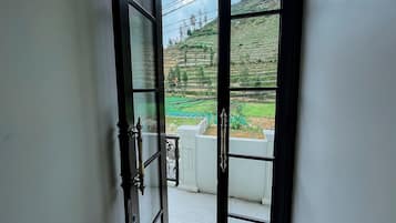 Family Room | Mountain view