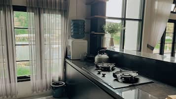 Coffee/tea maker, electric kettle