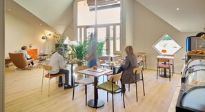 Daily buffet breakfast for a fee - Hôtel Le Clos Mouron (Tournus)