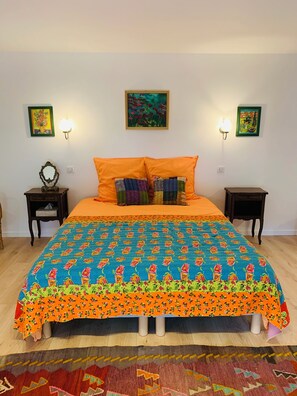 2 bedrooms, travel crib, WiFi, bed sheets