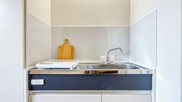 Fridge, microwave, stovetop, electric kettle