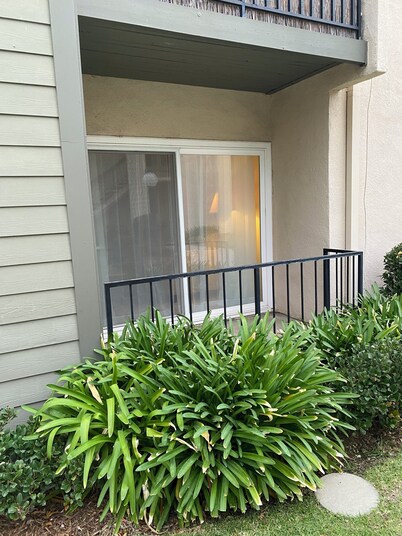 2-bedroom condo in Santa Clarita with WiFi, AC.
