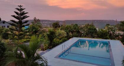 Charming villa with in-house Chef and Swimming Pool in picturesque Mahabaleshwar
