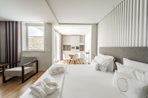 アイロン / アイロン台、WiFi (無料)、ベッドシーツ