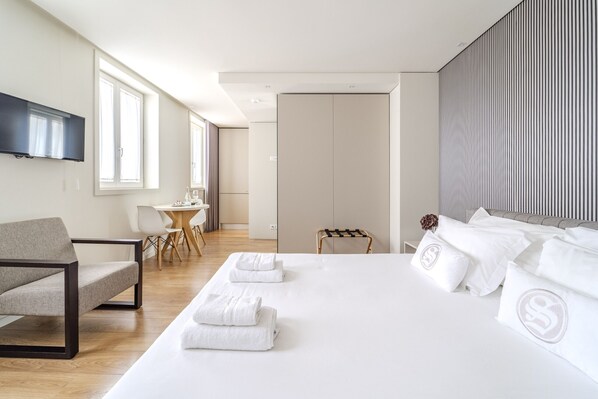 Iron/ironing board, free WiFi, bed sheets