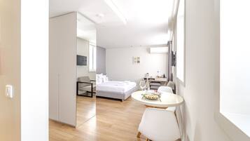 Iron/ironing board, free WiFi, bed sheets