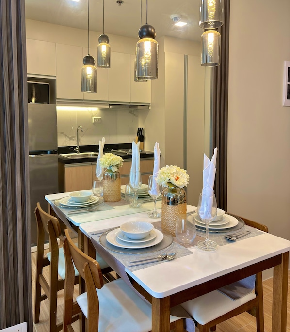 Shared Dormitory, 1 Bedroom, Accessible, Smoking | Ruang makan