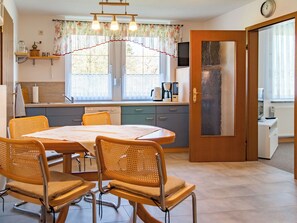 Dining - Spacious, quietly located vacation apartment on the first floor (Kurort Hartha)