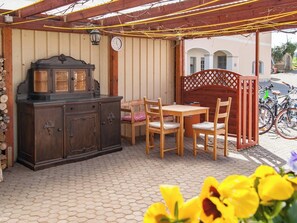 Outdoor dining - Spacious attic apartment (Kurort Hartha)