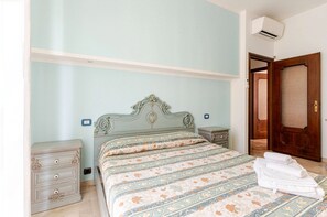 3 bedrooms, desk, iron/ironing board, WiFi