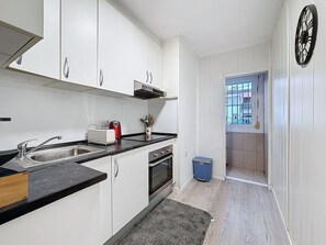 Fridge, microwave, oven, coffee/tea maker
