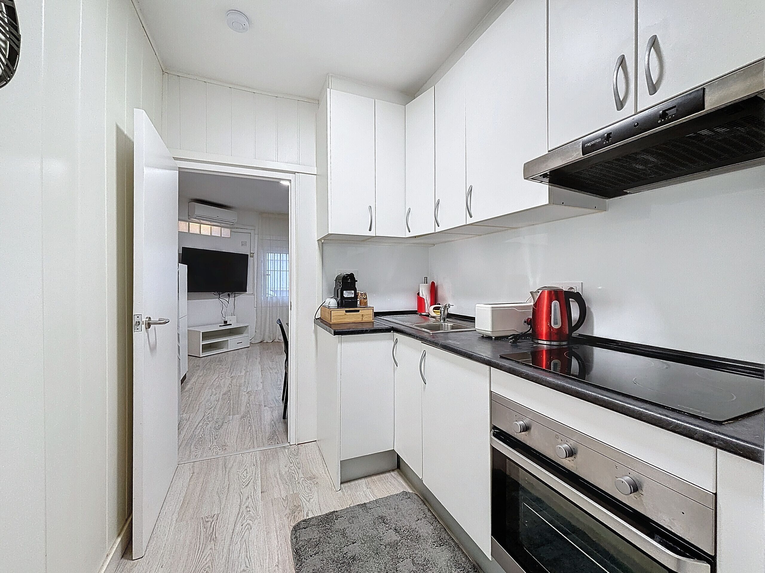 Fridge, microwave, oven, coffee/tea maker