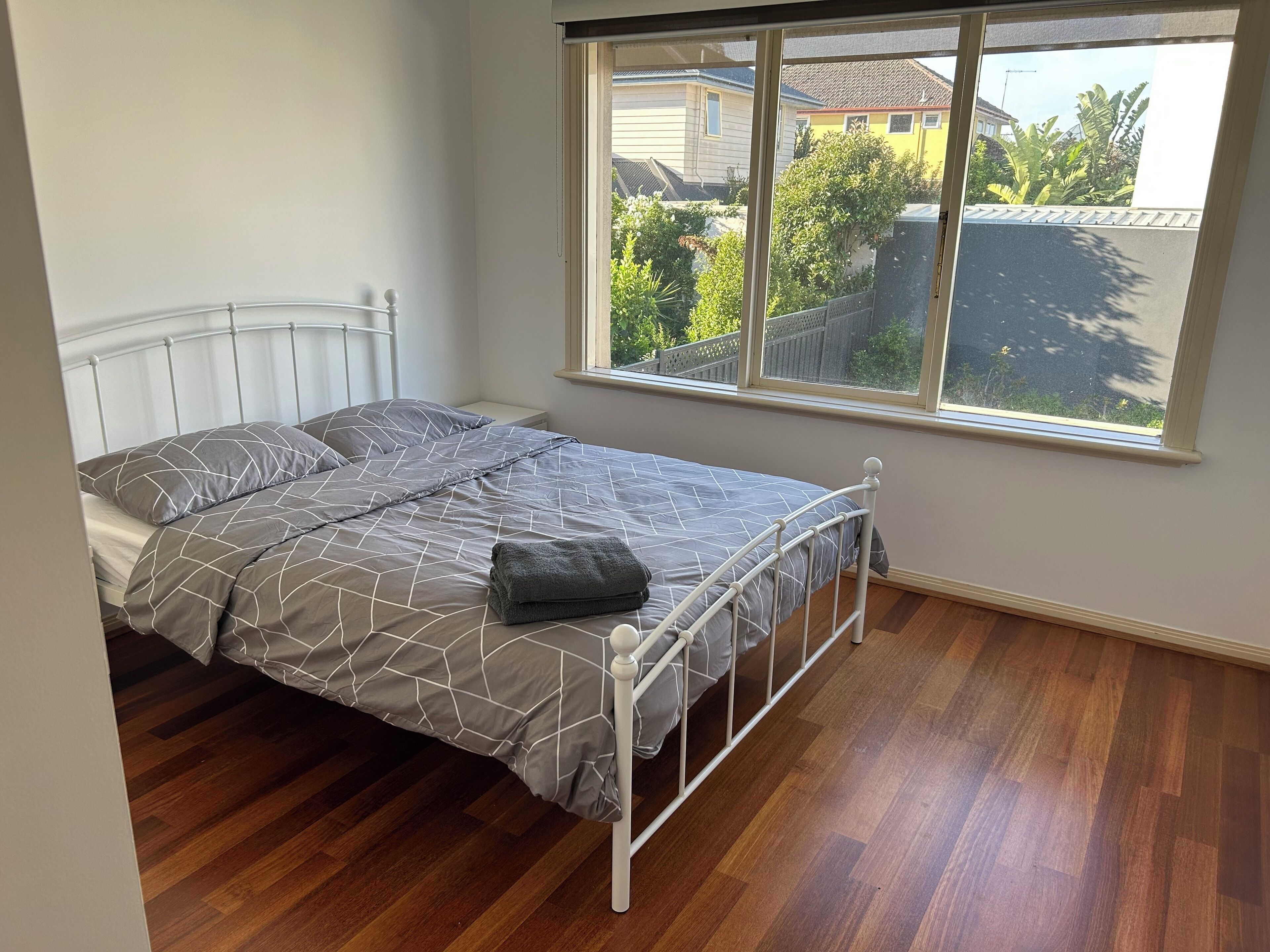 5 bedrooms, desk, iron/ironing board, travel cot