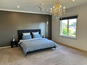 5 bedrooms, desk, iron/ironing board, travel cot