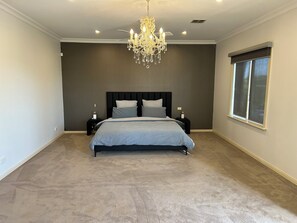 5 bedrooms, desk, iron/ironing board, travel cot