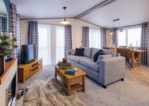 Deluxe modern and contemporary luxury lodge perfect for a relaxing escape.