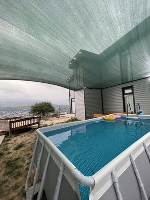 家庭平房, 山景 | 起居區 | 32-吋LED 液晶電視、有線頻道、印表機