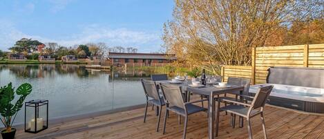 تناول الطعام بالخارج