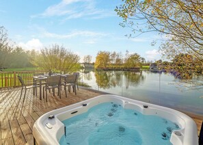 Outdoor dining - 3 bedroom accommodation in Laceby (Laceby)