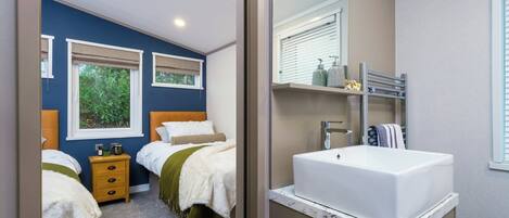 2 bedrooms