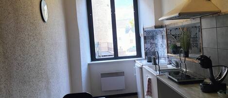 Fridge, microwave, stovetop, coffee/tea maker