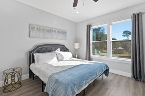 3 chambres, fer et planche à repasser, Wi-Fi, draps fournis