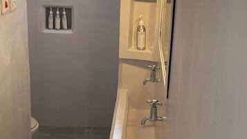 Towels, soap, shampoo, toilet paper