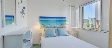 Lit de bébé portatif, accÚs au Wi-Fi (inclus), literie fournie