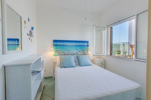 Lit parapluie, Wi-Fi gratuit, draps fournis