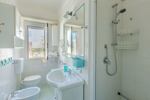 Shower, hair dryer, bidet, towels - Cosy apartment for 5 guests with A/C, WIFI, TV and veranda, close to Ostuni (Pantanagianni-pezze Morelli)