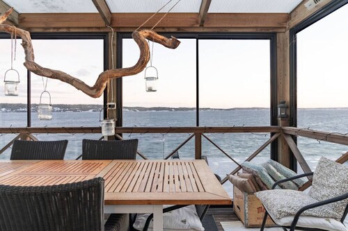 Tranquil Oceanfront Escape near Stockholm