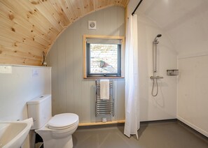 Bathroom - 1 bedroom accommodation in Wangford, near Southwold (Wangford, near Southwold)