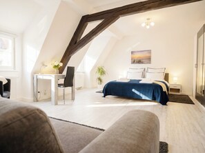 1 bedroom, desk, iron/ironing board, travel crib - Apartment DOM IV - Erfurt Cathedral Square (Erfurt)