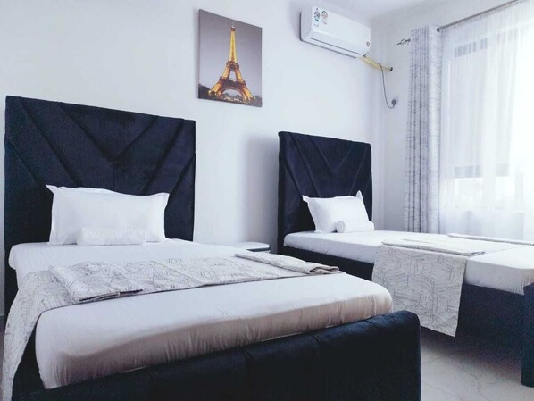 2 bedrooms, iron/ironing board, WiFi, bed sheets - Charming,Serene 2-bedroom apartment with free WiFi, Pool and AC in Nyali,Mombasa (Mombasa)