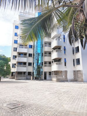 Exterior - Charming,Serene 2-bedroom apartment with free WiFi, Pool and AC in Nyali,Mombasa (Mombasa)