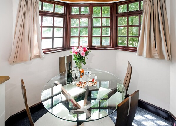 Dining - The Summerhouse 2 Bed (Penzance)