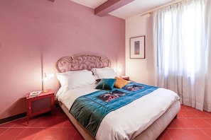 2 slaapkamers, een strijkplank/strijkijzer, reisbedje, wifi
