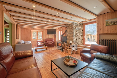 Maison de vacances 'L'auberge Du Bati' avec vue sur les montagnes, balcon et Wi-Fi