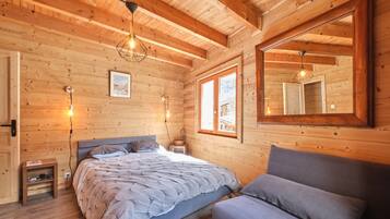 4 bedrooms, WiFi, bed sheets