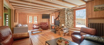 Holiday Home 'L'auberge Du Bati' with Mountain View, Balcony and Wi-Fi