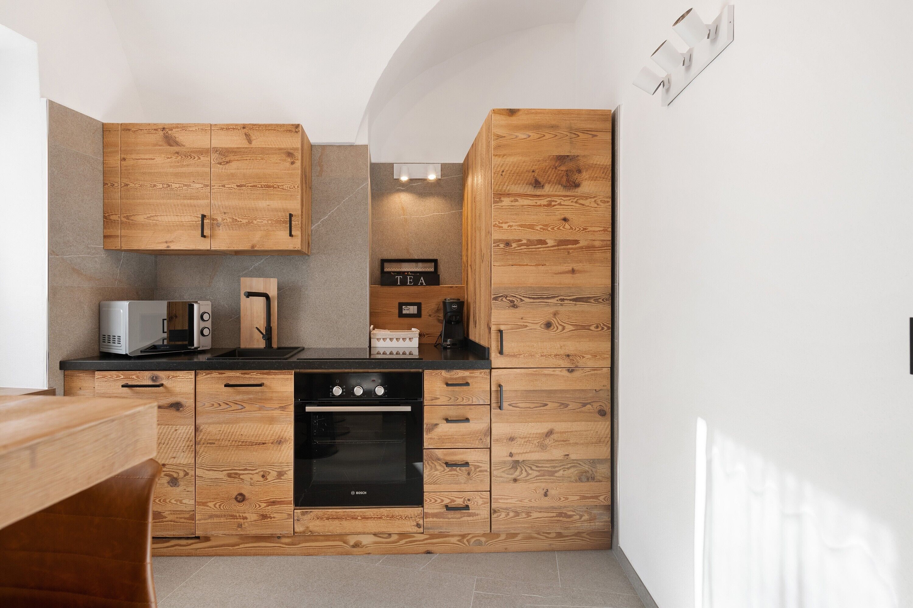 Kylskåp, mikrovågsugn, ugn och spishäll